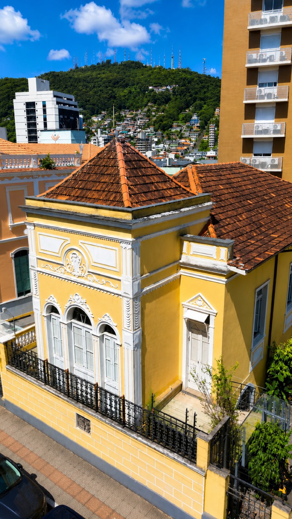 Casarão histórico Los Troncos – Centro de Florianópolis