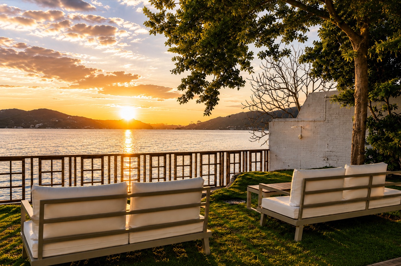 Pôr do sol sobre a Lagoa da Conceição vista da Los Troncos